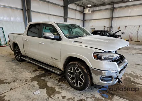 2025 Ram 1500 Laramie из США, поврежденный, VIN 1C6SRFJP4SN519952